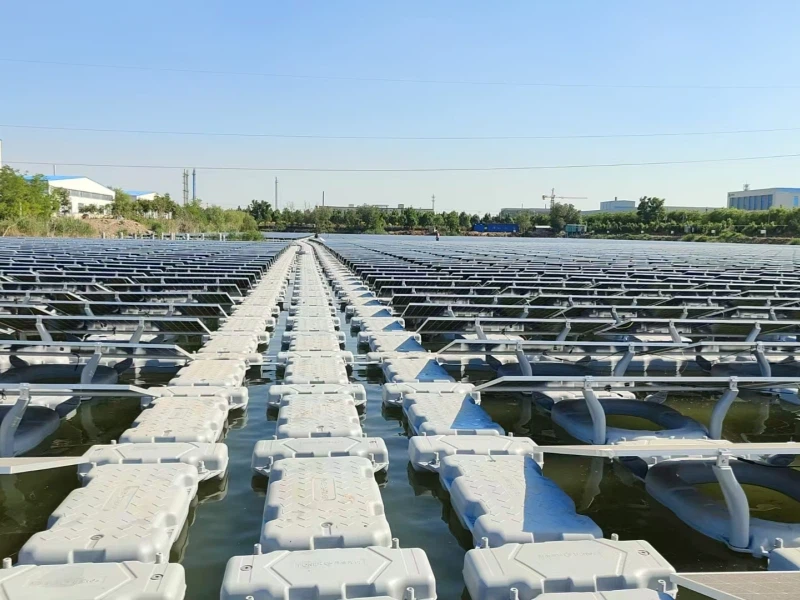 Sistema de montaje de panel solar flotante rígido